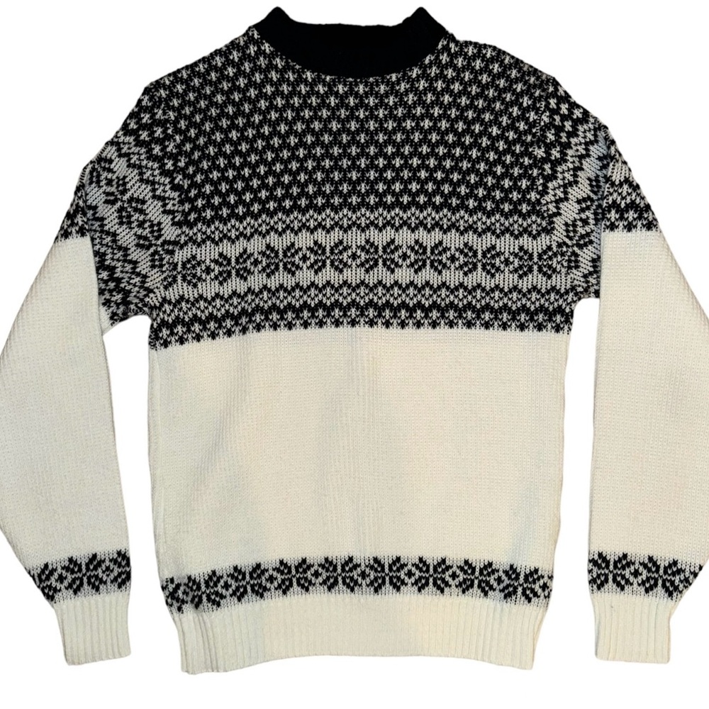 Vintage Cozy Men’s Winter Sweater Snowflake Pattern